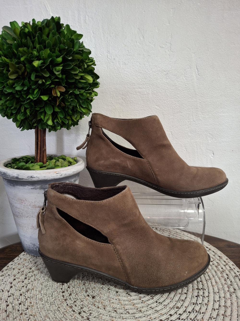 Women's Dansko Bonita Cutout Ankle Booties Size 38.
